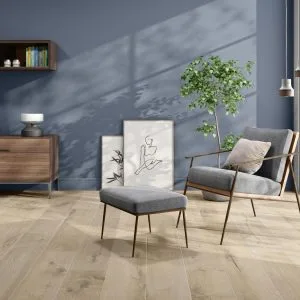 Oldmanor - Living room with blue colored tiles and wood look on wall and floor, Pamesa