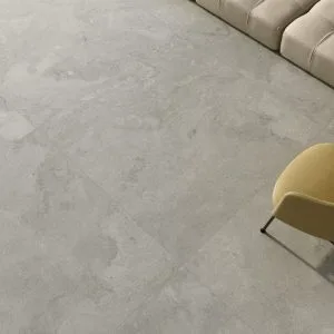 Portlandstone - Living room with light stone look floor, Pamesa