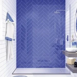 Basic Azul Lavanda - Bathroom with blue and white wall tiles, Ceragni